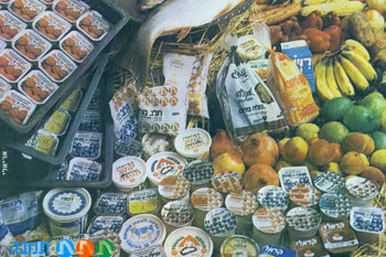 שנות ה-70: מוצרים טריים וקפואים, שקיות ניילון וגביעי פלסטיק.